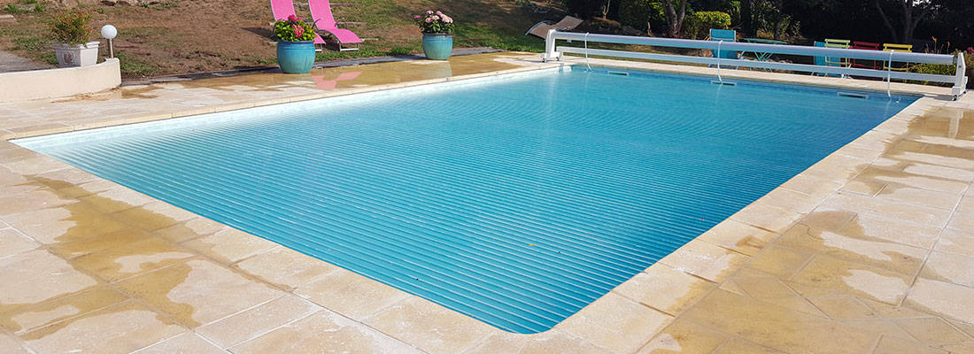 Volet piscine hors-sol mouv and roll avec lames solaire en polycarbonate